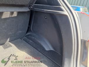 Używane Tapicerka pokrywy bagaznika prawa Hyundai iX20 (JC) 1.4i 16V Cena na żądanie oferowane przez Kleine Staarman B.V. Autodemontage
