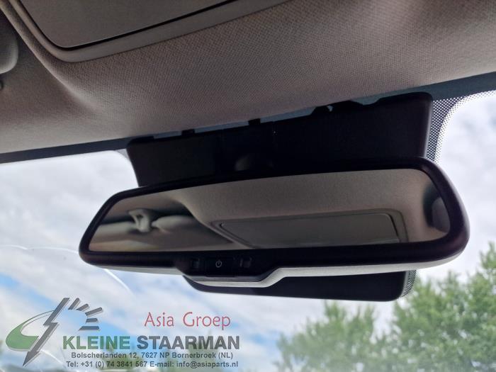 Rear view mirror from a Kia Rio IV (YB) 1.0i T-GDi 100 12V 2018