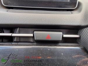 Usagé Commutateur éclairage d'urgence Mazda 2 (DJ/DL) 1.5 SkyActiv-G 90 Prix sur demande proposé par Kleine Staarman B.V. Autodemontage