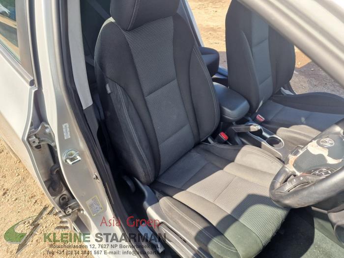 Seat, right from a Hyundai i30 (GDHB5) 1.4 16V 2015