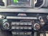 Panel de control de radio de un Kia Sportage (QL) 1.6 T-GDI 177 16V 4x4 2017