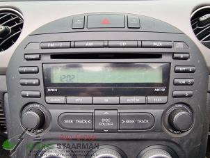 Używane Radioodtwarzacz CD Mazda MX-5 (NC18/1A) 1.8i 16V Cena na żądanie oferowane przez Kleine Staarman B.V. Autodemontage
