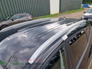 Usados Raíl de techo izquierda Hyundai iX35 (LM) 1.7 CRDi 16V Precio de solicitud ofrecido por Kleine Staarman B.V. Autodemontage