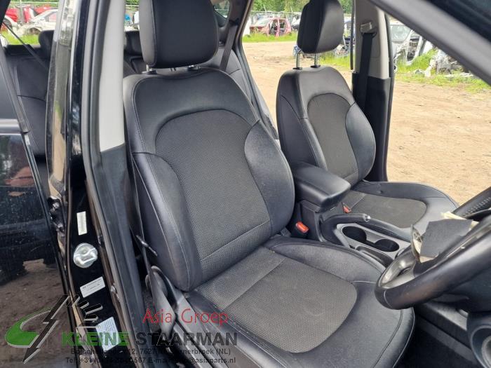 Seat, right from a Hyundai iX35 (LM) 1.7 CRDi 16V 2014
