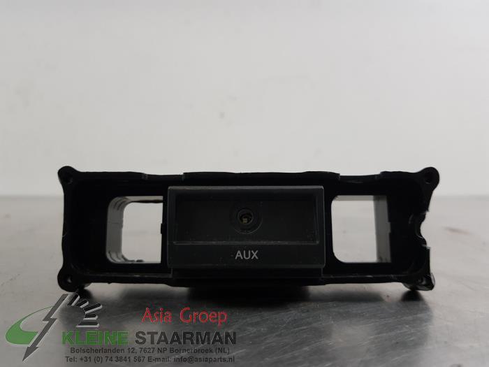 AUX / USB connection Hyundai i20 1.2i 16V - 961201J100