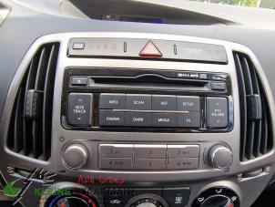 Gebrauchte Radio CD Spieler Hyundai i20 1.2i 16V Preis auf Anfrage angeboten von Kleine Staarman B.V. Autodemontage