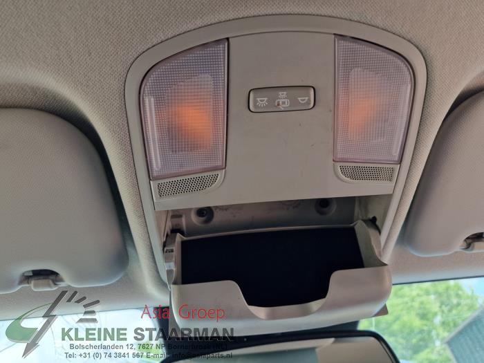Interior lighting, front from a Kia Rio IV (YB) 1.0i T-GDi 100 12V 2017