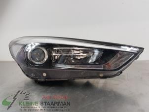 Used Headlight, right Hyundai Tucson (TL) 1.7 CRDi 16V Price on request offered by Kleine Staarman B.V. Autodemontage