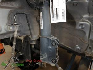 Used Front shock absorber rod, left Kia Niro I (DE) 1.6 GDI Hybrid Price on request offered by Kleine Staarman B.V. Autodemontage
