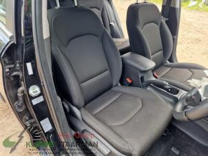 Gebrauchte Sitz rechts Hyundai i30 (PDEB5/PDEBB/PDEBD/PDEBE) 1.4 T-GDI 16V Preis auf Anfrage angeboten von Kleine Staarman B.V. Autodemontage