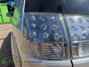 Gebrauchte Rücklicht links Mitsubishi Outlander (CW) 2.4 16V Mivec 4x2 Preis € 150,00 Margenregelung angeboten von Kleine Staarman B.V. Autodemontage