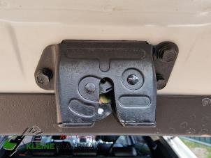Used Tailgate lock mechanism Hyundai iX35 (LM) 1.7 CRDi 16V Price on request offered by Kleine Staarman B.V. Autodemontage