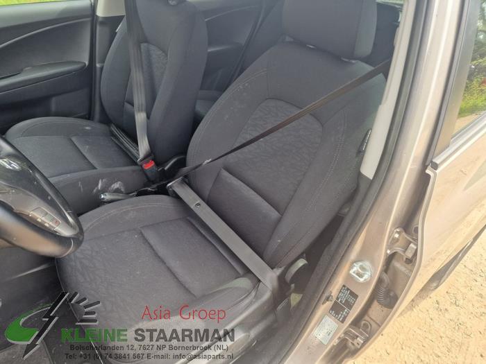 Seat, left from a Hyundai iX20 (JC) 1.4i 16V 2016