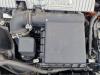 Cuerpo de filtro de aire de un Toyota Prius (ZVW3), 2009 / 2016 1.8 16V Plug-in, Hatchback, Eléctrico Gasolina, 1.798cc, 100kW (136pk), FWD, 2ZRFXE, 2009-04 / 2015-12, ZVW35 2013