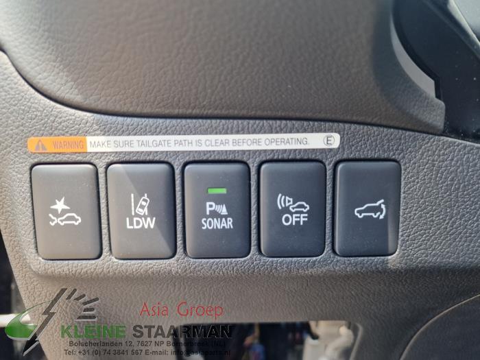 Switch (miscellaneous) from a Mitsubishi Outlander (GF/GG) 2.4 16V PHEV 4x4 2018