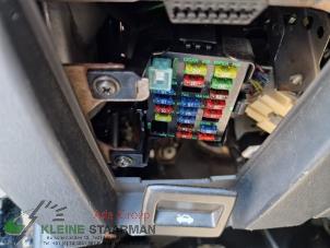 Usados Caja de fusibles Mazda MX-5 (NB18/35/8C) 1.6i 16V Precio de solicitud ofrecido por Kleine Staarman B.V. Autodemontage