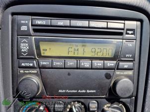 Usados Reproductor de CD y radio Mazda MX-5 (NB18/35/8C) 1.6i 16V Precio de solicitud ofrecido por Kleine Staarman B.V. Autodemontage