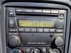 Radio/Lecteur CD d'un Mazda MX-5 (NB18/35/8C), 1998 / 2005 1.6i 16V, Cabriolet , Essence, 1.598cc, 81kW (110pk), RWD, B6MC; EURO2; B6MU, 1998-05 / 2005-10, NB18 2001