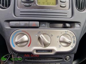 Usados Panel de control de calefacción Toyota Yaris Verso (P2) 1.3 16V Precio de solicitud ofrecido por Kleine Staarman B.V. Autodemontage