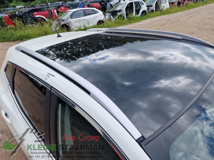 Roof rail, right from a Nissan Qashqai (J11) 1.2 12V DIG-T 2016