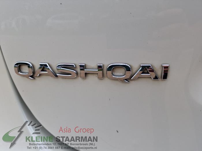 Brazo de soporte inferior derecha detrás de un Nissan Qashqai (J11) 1.2 12V DIG-T 2016