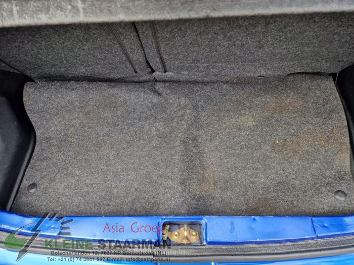 Tapizado de maletero derecha de un Daihatsu Cuore (L251/271/276) 1.0 12V DVVT 2004