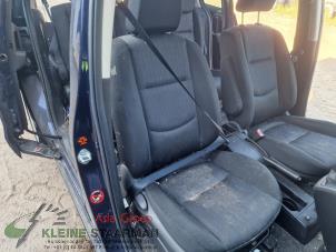 Używane Fotel prawy Mazda 5 (CR19) 2.0i 16V Cena na żądanie oferowane przez Kleine Staarman B.V. Autodemontage
