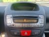 Reproductor de CD y radio de un Toyota Aygo (B10), 2005 / 2014 1.0 12V VVT-i, Hatchback, Gasolina, 998cc, 50kW (68pk), FWD, 1KRFE, 2005-07 / 2014-05, KGB10 2011