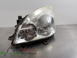 Used Headlight, left Toyota Corolla Verso (R10/11) 1.6 16V VVT-i Price on request offered by Kleine Staarman B.V. Autodemontage
