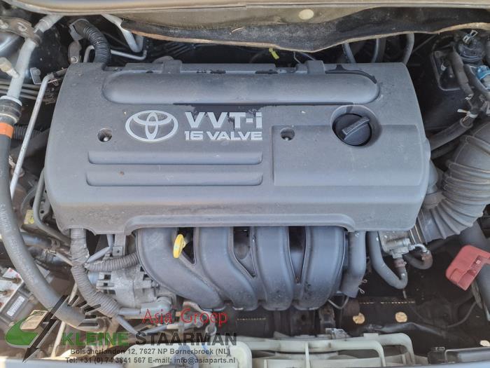 Motor Schutzblech van een Toyota Corolla Verso (R10/11) 1.6 16V VVT-i 2007