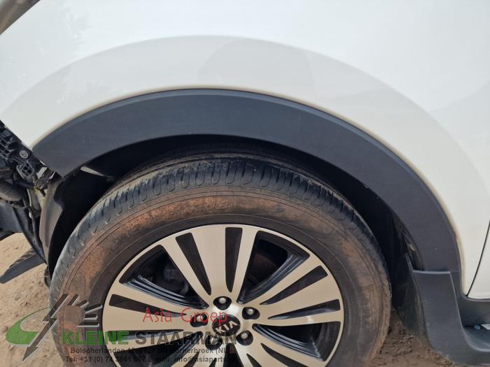 Front wing, left from a Kia Sportage (SL) 1.7 CRDi 16V 4x2 2015