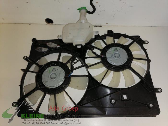 Cooling fan housing from a Suzuki Vitara (LY/MY) 1.0 Booster Jet Turbo 12V 2019