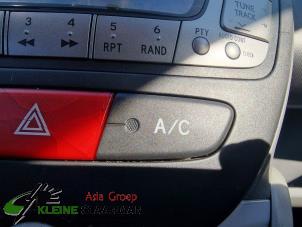 Usados Interruptor aire acondicionado Toyota Aygo (B10) 1.0 12V VVT-i Precio de solicitud ofrecido por Kleine Staarman B.V. Autodemontage