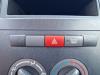 Bouton de warning d'un Daihatsu Cuore (L251/271/276), 2003 1.0 12V DVVT, Berline avec hayon arrière, Essence, 998cc, 51kW (69pk), FWD, 1KRFE, 2007-04, L271; L276 2011