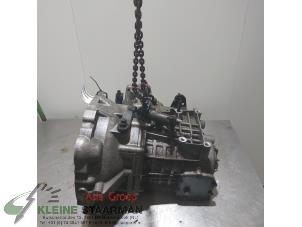 Used Gearbox Kia Carens III (FG) 2.0i CVVT 16V Price on request offered by Kleine Staarman B.V. Autodemontage
