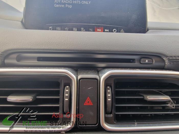 Panic lighting switch from a Mazda CX-5 (KF) 2.0 SkyActiv-G 160 16V 4WD 2017
