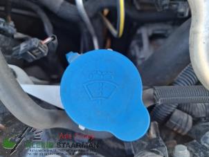 Used Front windscreen washer reservoir Nissan Qashqai (J10) 1.6 dCi Pure Drive Price on request offered by Kleine Staarman B.V. Autodemontage