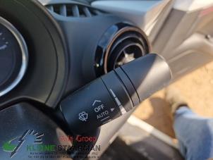 Usados Interruptor de limpiaparabrisas Mazda MX-5 (ND) 1.5 Skyactiv G-131 16V Precio de solicitud ofrecido por Kleine Staarman B.V. Autodemontage