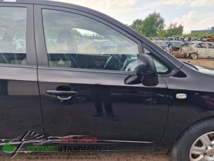 Used Door window 4-door, front right Kia Carens III (FG) 2.0i CVVT 16V Price on request offered by Kleine Staarman B.V. Autodemontage