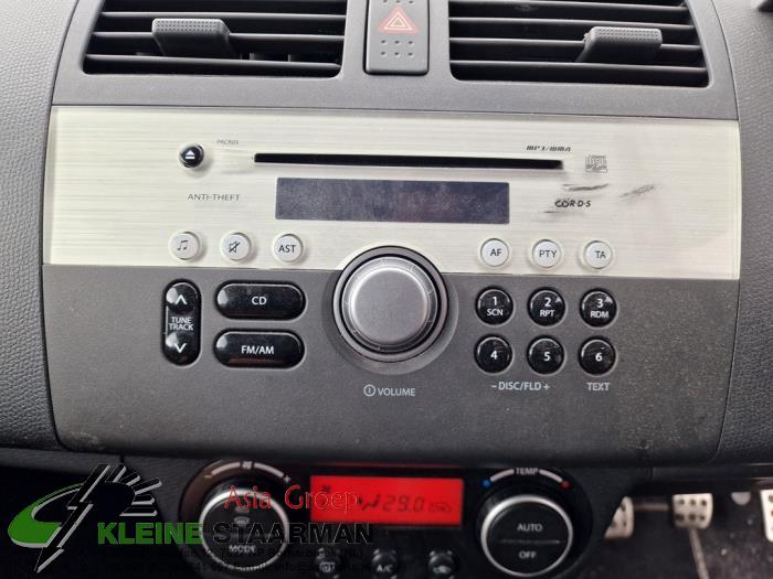 Radio/Lecteur CD d'un Suzuki Swift (ZA/ZC/ZD1/2/3/9) 1.6 Sport VVT 16V 2010