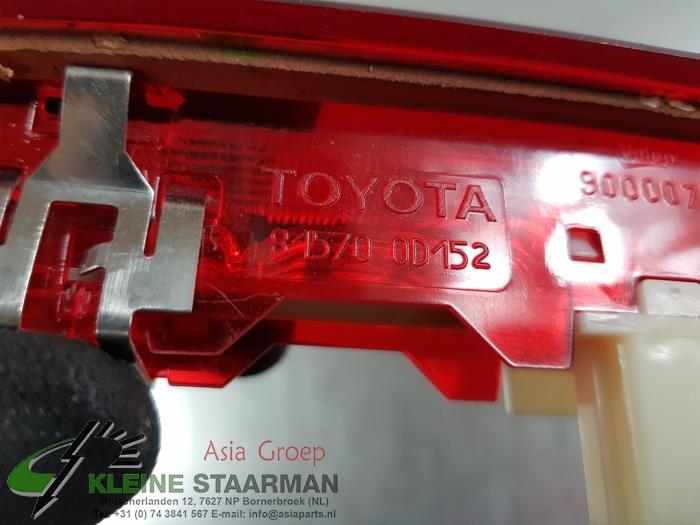 Luz de frenos adicional centro de un Toyota Yaris III (P13) 1.5 16V Hybrid 2019