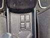 Interruptor de calefactor de asiento de un Toyota Yaris III (P13), 2010 / 2020 1.5 16V Hybrid, Hatchback, Eléctrico Gasolina, 1.497cc, 74kW (101pk), FWD, 1NZFXE, 2015-04 / 2017-03, NHP13 2019
