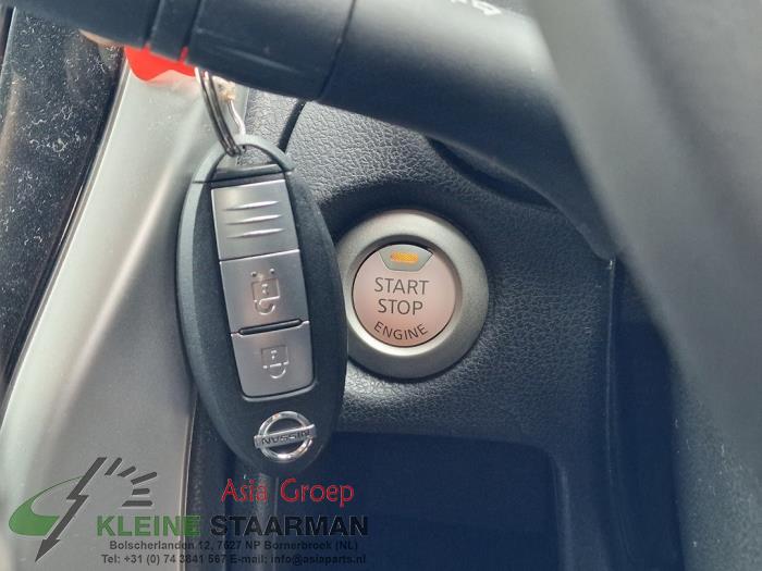 Cerradura de contacto y ordenador de un Nissan Note (E12) 1.2 DIG-S 98 2015