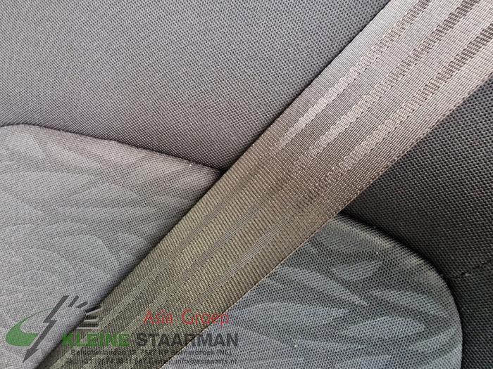 Cinturón de seguridad derecha detrás de un Hyundai iX20 (JC) 1.4i 16V 2013