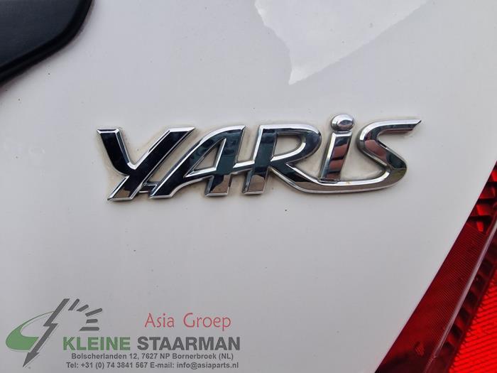 Amortisseur à gaz arrière droit d'un Toyota Yaris III (P13) 1.5 16V Hybrid 2013