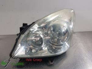 Used Headlight, left Toyota Corolla Verso (R10/11) 2.2 D-4D 16V Price on request offered by Kleine Staarman B.V. Autodemontage