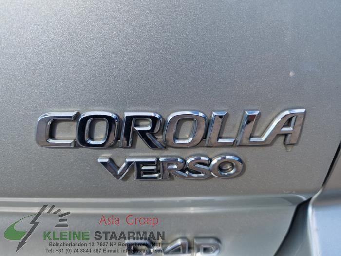 Wiper motor + mechanism from a Toyota Corolla Verso (R10/11) 2.2 D-4D 16V 2009