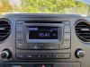 Radio CD player from a Hyundai i10 (B5), 2013 / 2019 1.0 12V, Hatchback, Petrol, 998cc, 49kW (67pk), FWD, G3LA, 2013-08 / 2019-12, B4P1; B4P2; B5P1; B5P2 2015