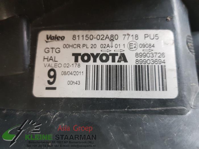 Scheinwerfer links van een Toyota Auris (E15) 1.8 16V HSD Full Hybrid 2012