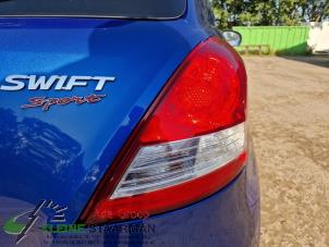 Używane Tylne swiatlo pozycyjne prawe Suzuki Swift (ZA/ZC/ZD) 1.6 Sport VVT 16V Cena na żądanie oferowane przez Kleine Staarman B.V. Autodemontage